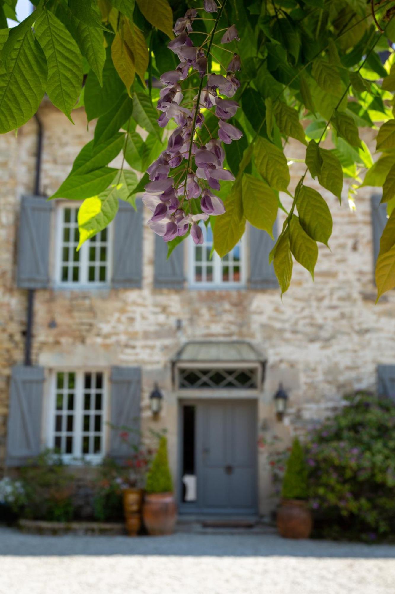 Hotel A L'Ombre Du Chateau Nans-sous-Sainte-Anne Esterno foto